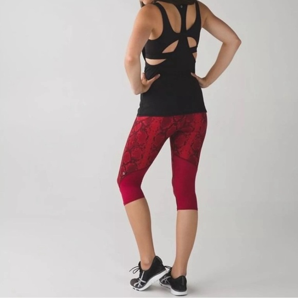 Lululemon Womens Size S Mini Ziggy Snake Red Tide Cranberry Vent It Out Crop K - Picture 1 of 11
